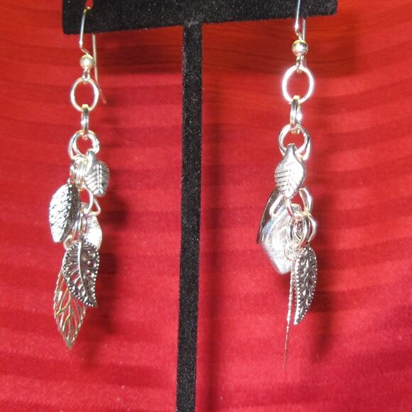 Silver multi-leaf earrings - Picture 4 of 6